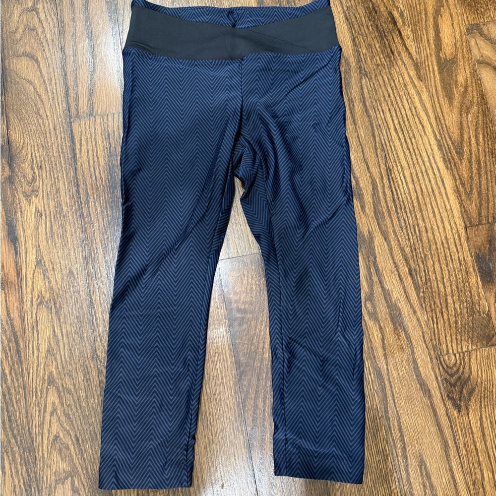 Koral Smal Navy and Black Chevron Leggings